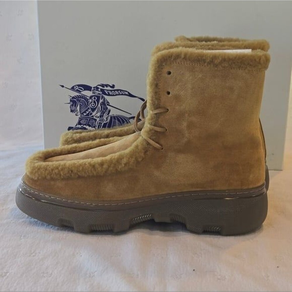 NIB Burberry Shearling-Trim Suede Creeper Boots Manilla/Amber Yellow Size 40 - Picture 2 of 8